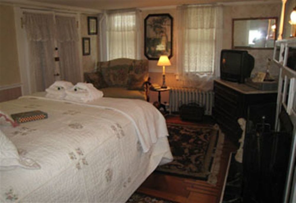 Bed and Breakfast Captain Grant'S Poquetanuck Екстер'єр фото