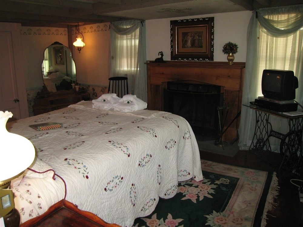 Bed and Breakfast Captain Grant'S Poquetanuck Екстер'єр фото