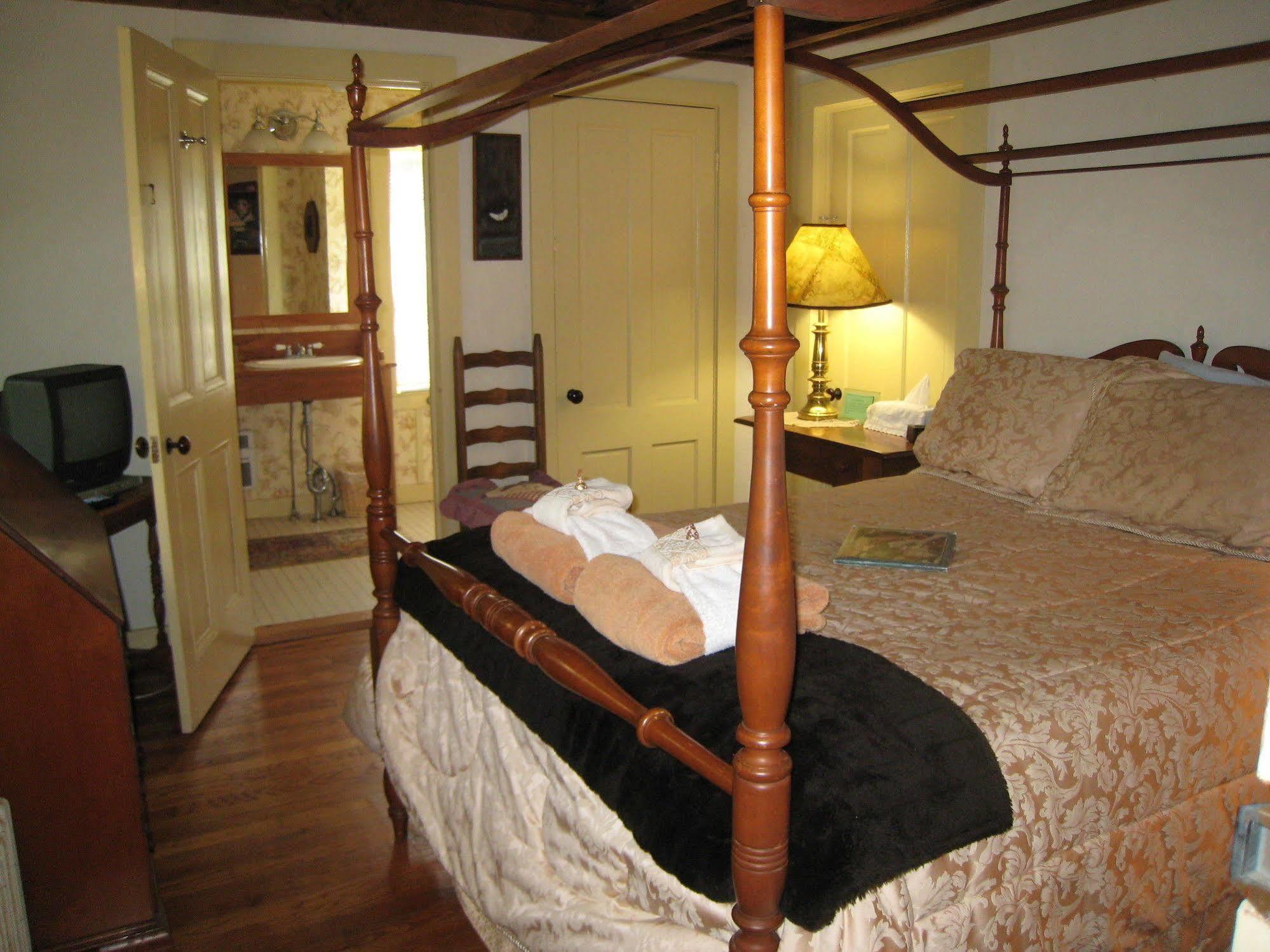 Bed and Breakfast Captain Grant'S Poquetanuck Екстер'єр фото