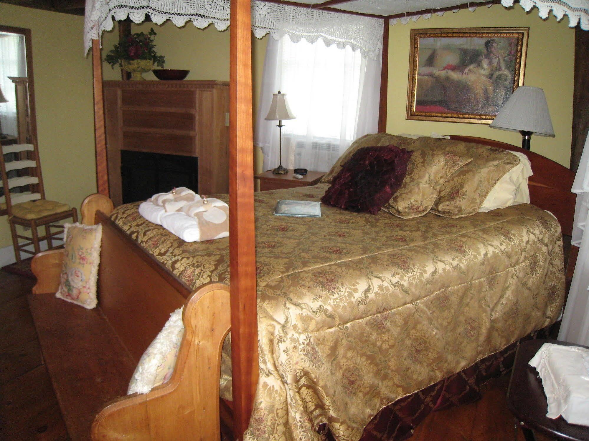 Bed and Breakfast Captain Grant'S Poquetanuck Екстер'єр фото